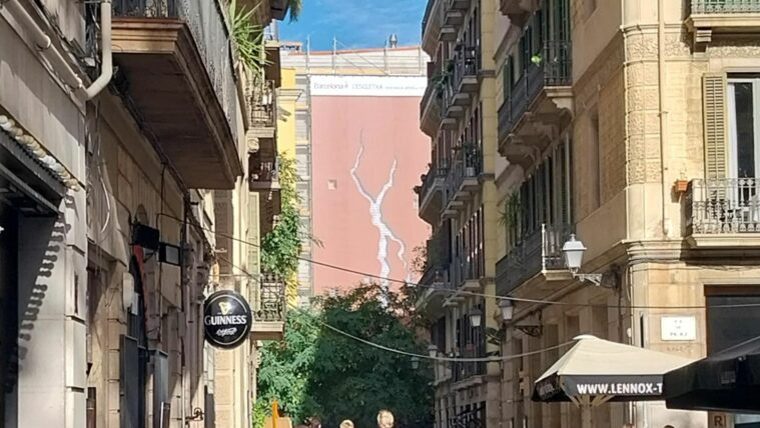 The art installation ‘L’escletxa’ pays tribute to the victims of femicide