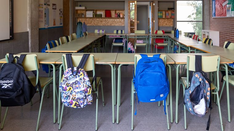 Una aula buida d'una escola pública